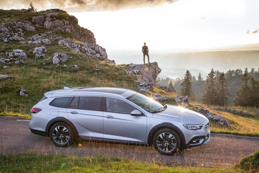  Opel Insignia Country Tourer Turbo 4x4 2017 года  (фото 40 из 44)